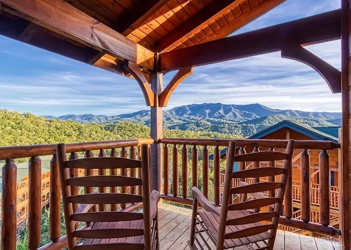 Living The Dream, Mtn Views, Theater Room, 560 Free Tickets Each Paid Day!!! Gatlinburg